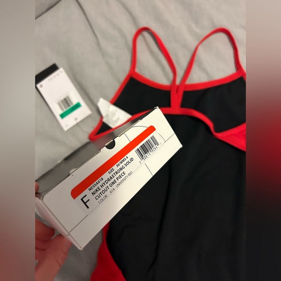 Nike Women’s HydraStrong Solid Cut Out Tank One Piece Swimsuit - Picture 4 of 5